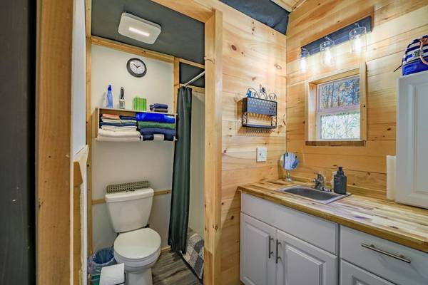 301 Bushey Shore RD, Palermo, ME 04354