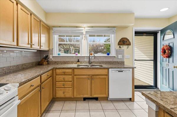 99 Dockside LN #99, Belfast, ME 04915