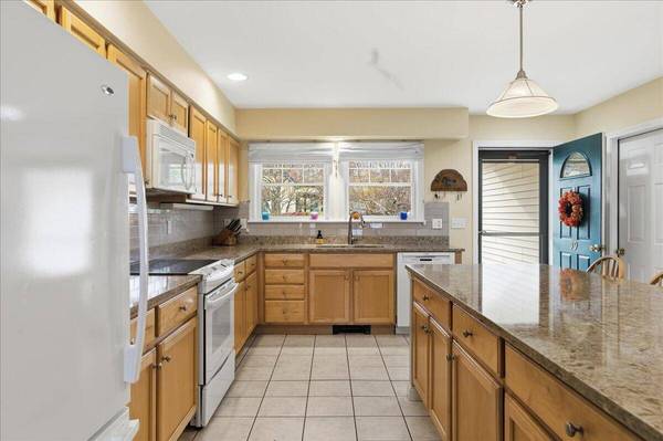 99 Dockside LN #99, Belfast, ME 04915