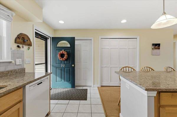 99 Dockside LN #99, Belfast, ME 04915