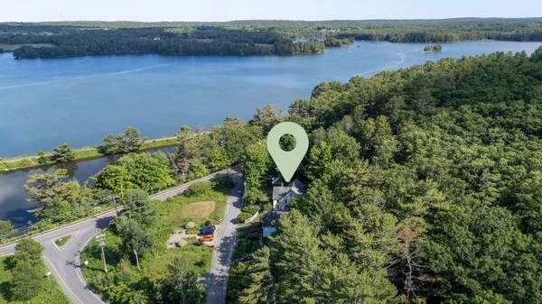 8 Old Austin RD, Newcastle, ME 04553