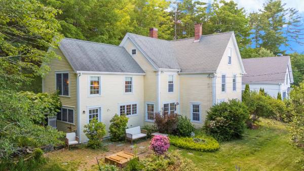 8 Old Austin RD, Newcastle, ME 04553