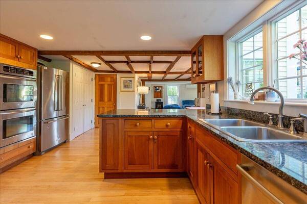 8 Old Austin RD, Newcastle, ME 04553
