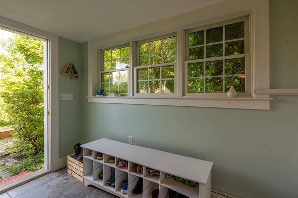 8 Old Austin RD, Newcastle, ME 04553