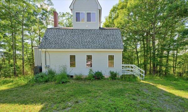 118 Toddy Pond LN, Brooks, ME 04951