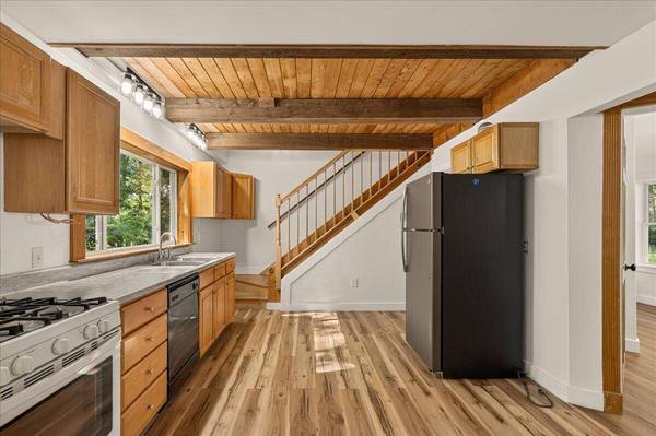 118 Toddy Pond LN, Brooks, ME 04951