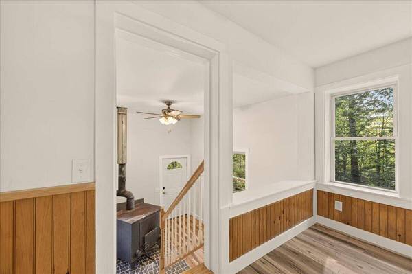 118 Toddy Pond LN, Brooks, ME 04951