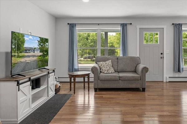 26 Heights RD, Stockton Springs, ME 04981