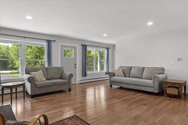 26 Heights RD, Stockton Springs, ME 04981