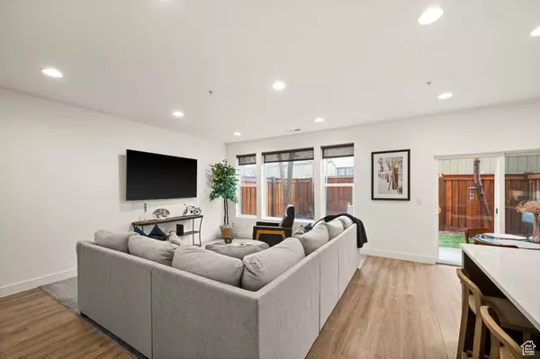 3867 S LEMMON LN, Millcreek, UT 84124