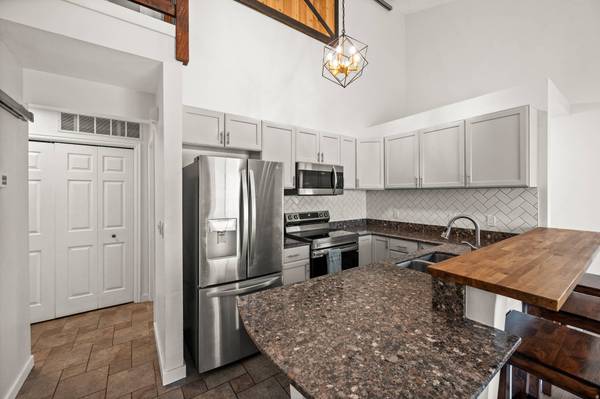 9229 S JEFFERSON CV W, Sandy, UT 84070