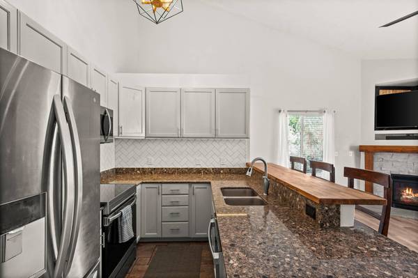 9229 S JEFFERSON CV W, Sandy, UT 84070