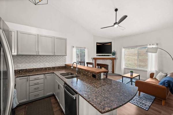 9229 S JEFFERSON CV W, Sandy, UT 84070