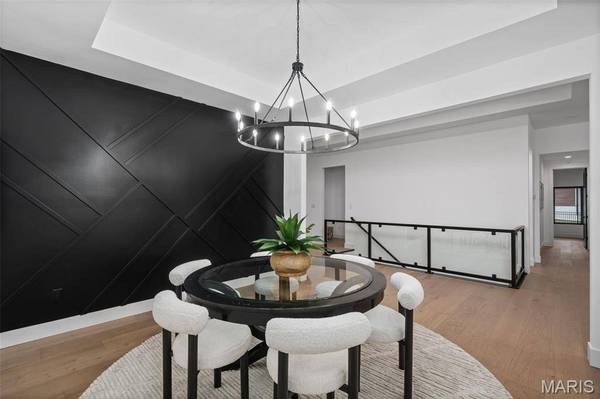 10016 Schuessler RD, St Louis, MO 63128