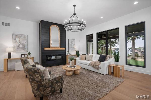 10016 Schuessler RD, St Louis, MO 63128