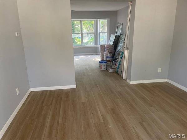 2932 Sherwood DR, Florissant, MO 63031