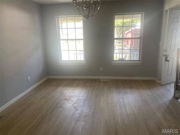 2932 Sherwood DR, Florissant, MO 63031