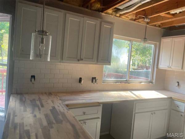 2932 Sherwood DR, Florissant, MO 63031