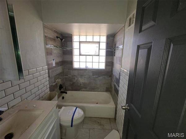 5157 Wallingford DR, St Louis, MO 63121