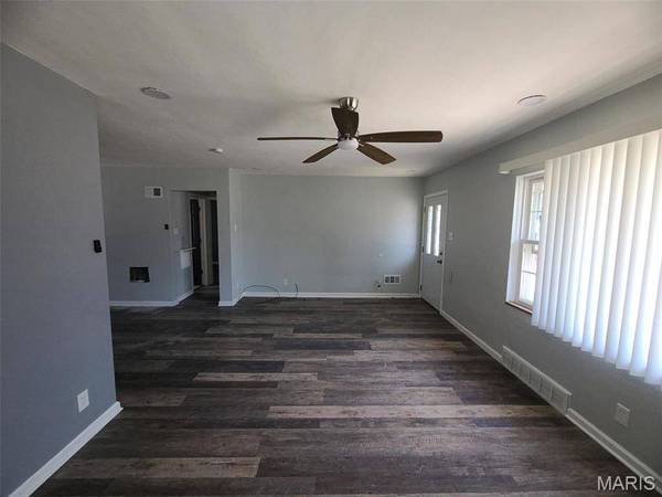 5157 Wallingford DR, St Louis, MO 63121