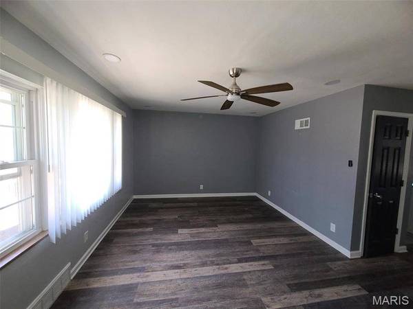 5157 Wallingford DR, St Louis, MO 63121