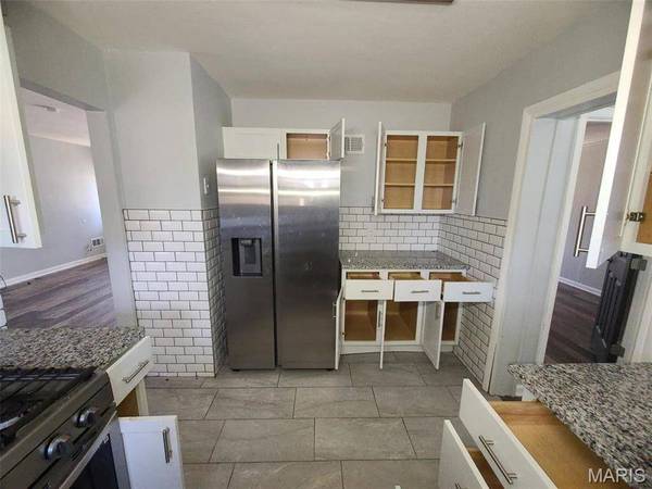 5157 Wallingford DR, St Louis, MO 63121