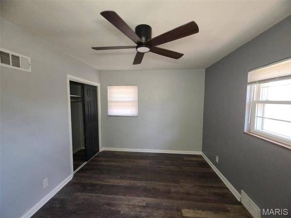 5157 Wallingford DR, St Louis, MO 63121