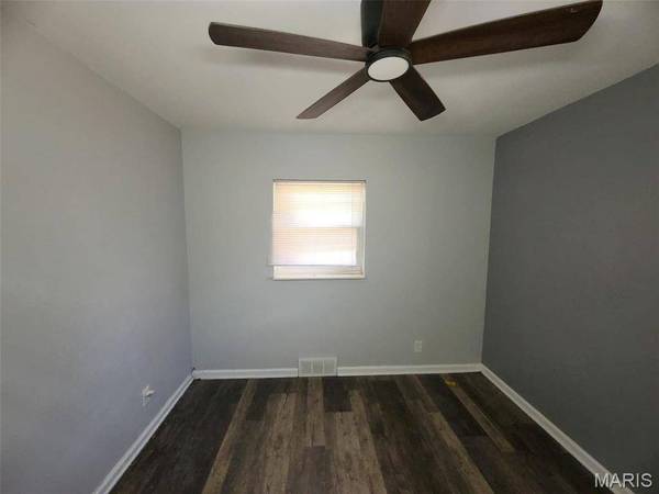 5157 Wallingford DR, St Louis, MO 63121