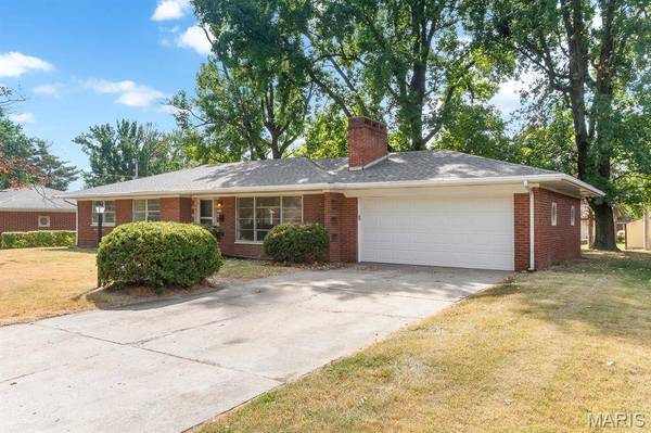 412 Springdale DR, Belleville, IL 62223