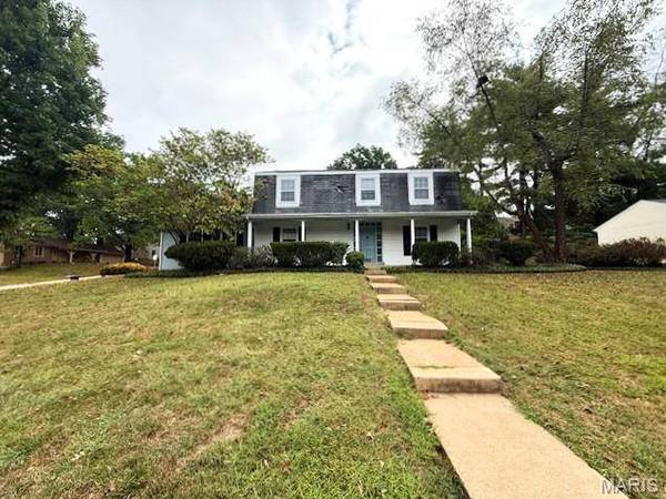 1060 Port Diane DR, St Louis, MO 63146