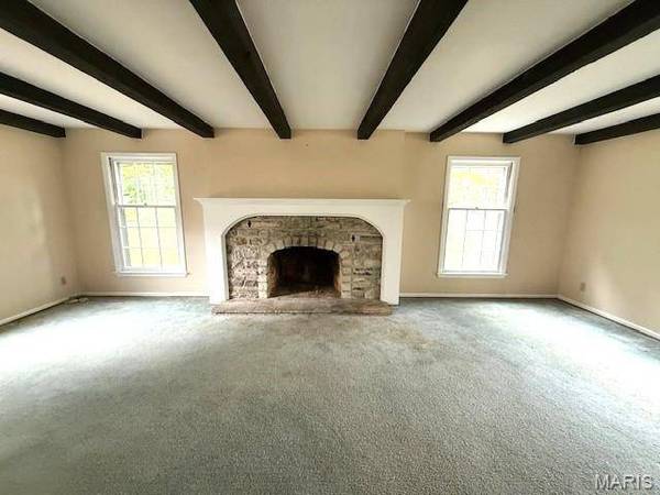 1060 Port Diane DR, St Louis, MO 63146