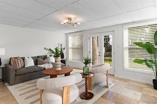 9110 Lawn AVE, St Louis, MO 63144