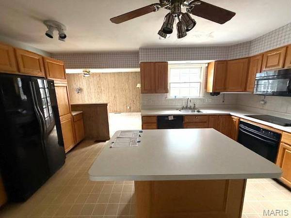 1060 Port Diane DR, St Louis, MO 63146