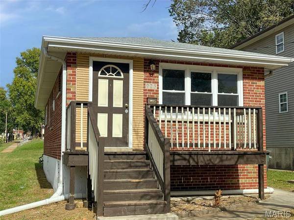 925 Iron ST, St Louis, MO 63111