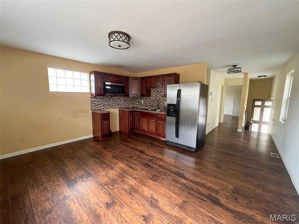 925 Iron ST, St Louis, MO 63111