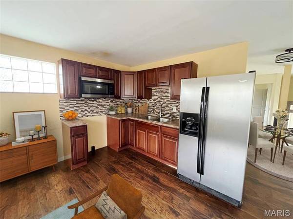 925 Iron ST, St Louis, MO 63111