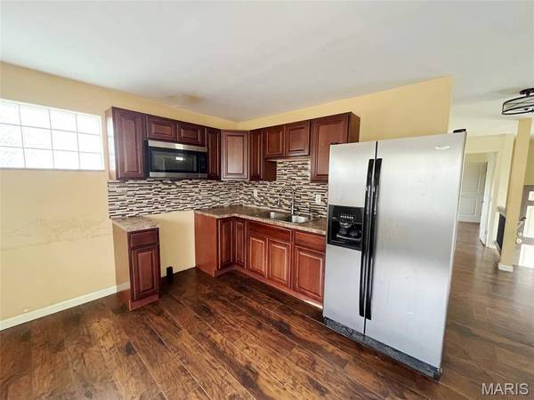 925 Iron ST, St Louis, MO 63111