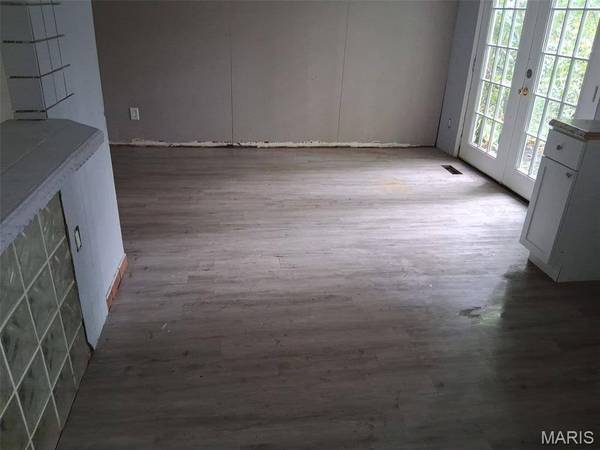 10067 Prince DR, St Louis, MO 63136