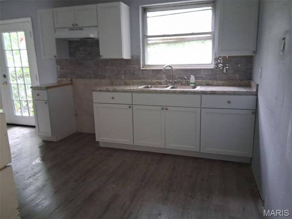 10067 Prince DR, St Louis, MO 63136