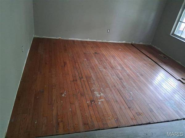 10067 Prince DR, St Louis, MO 63136