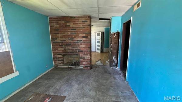 2205 E 24th ST, Granite City, IL 62040