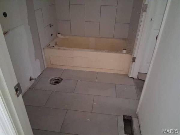 1454 Pine Row CT, St Louis, MO 63146