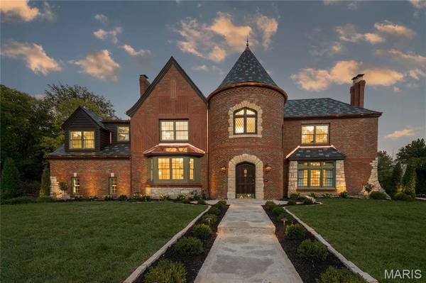 61 Lake Forest DR, St Louis, MO 63117