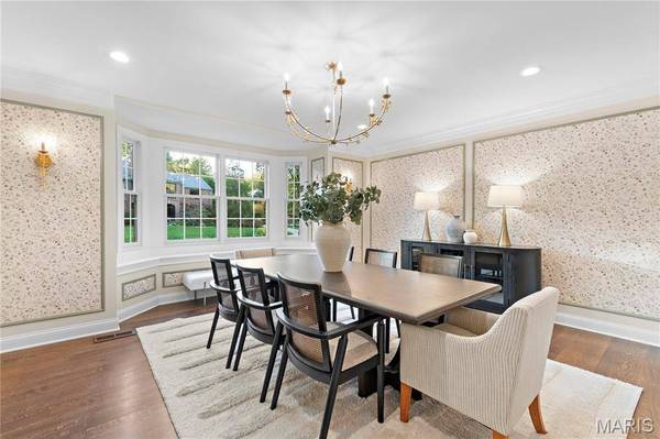 61 Lake Forest DR, St Louis, MO 63117