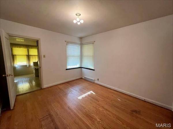 6152 Victoria AVE, St Louis, MO 63139