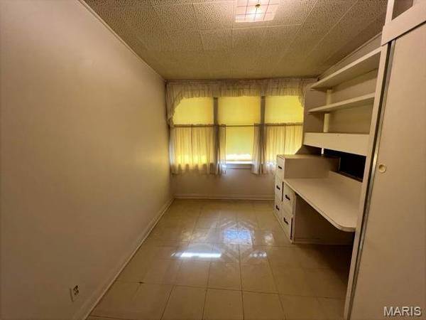 6152 Victoria AVE, St Louis, MO 63139