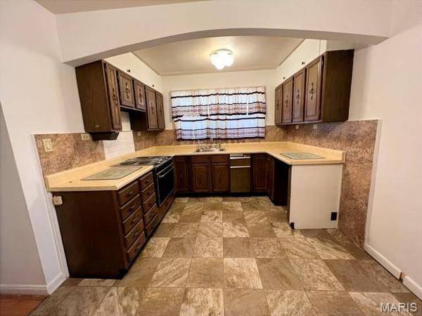 6152 Victoria AVE, St Louis, MO 63139