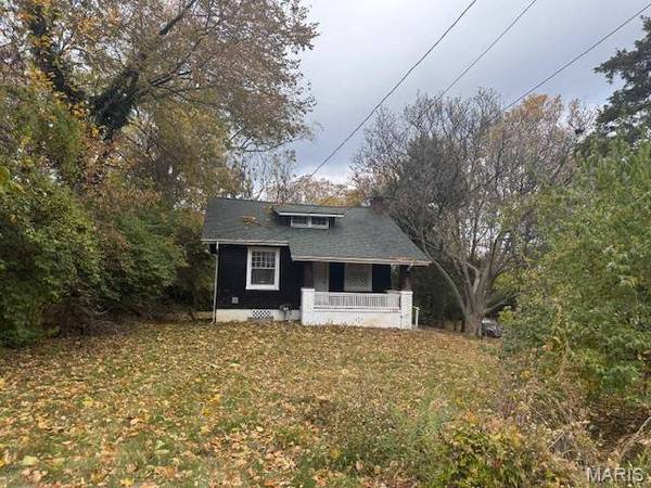 8467 Lackland RD, St Louis, MO 63114