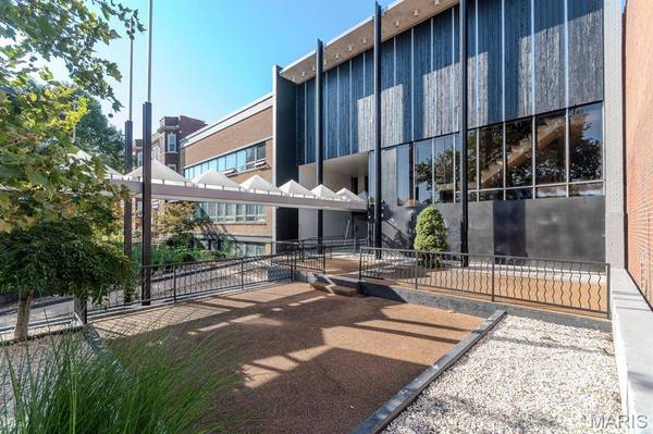 3914 Lindell BLVD, St Louis, MO 63108