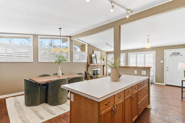 1001 Coffey CT, St Louis, MO 63126